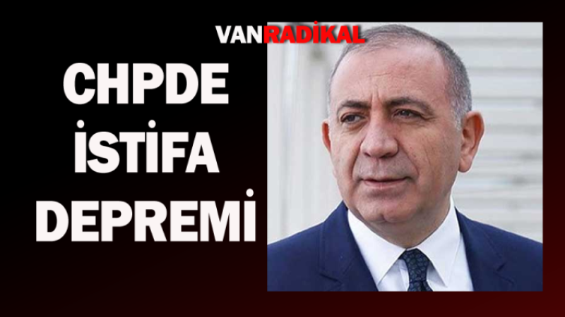 CHP'de istifa depremi 