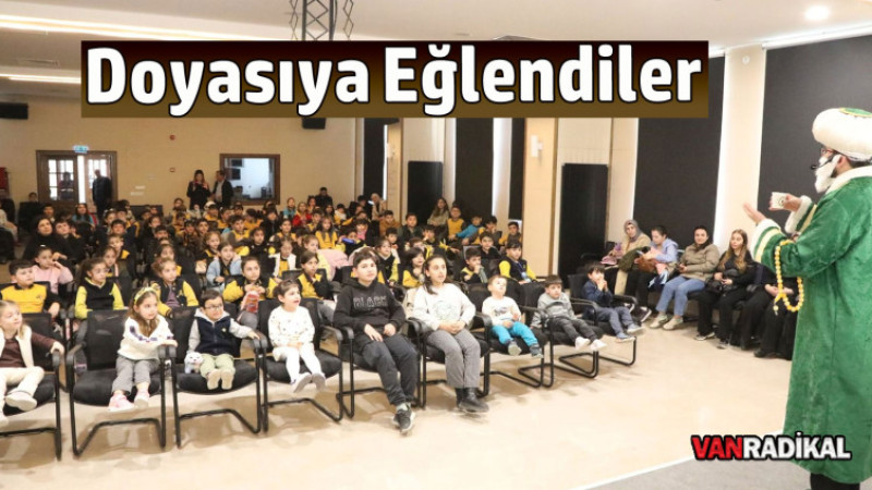 Vanlı Öğrencilerin Kitap Keyfi 