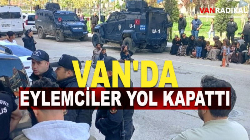 VAN AK PARTİ ÖNÜNDE EYLEM 